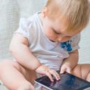 Tablette et bébé : quel comportement adopter ?