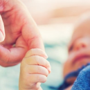 VIDÉO - Ce bébé chante dans le ventre de sa mère en entendant la musique