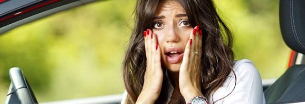 VIDEO : Une femme accouche dans sa voiture